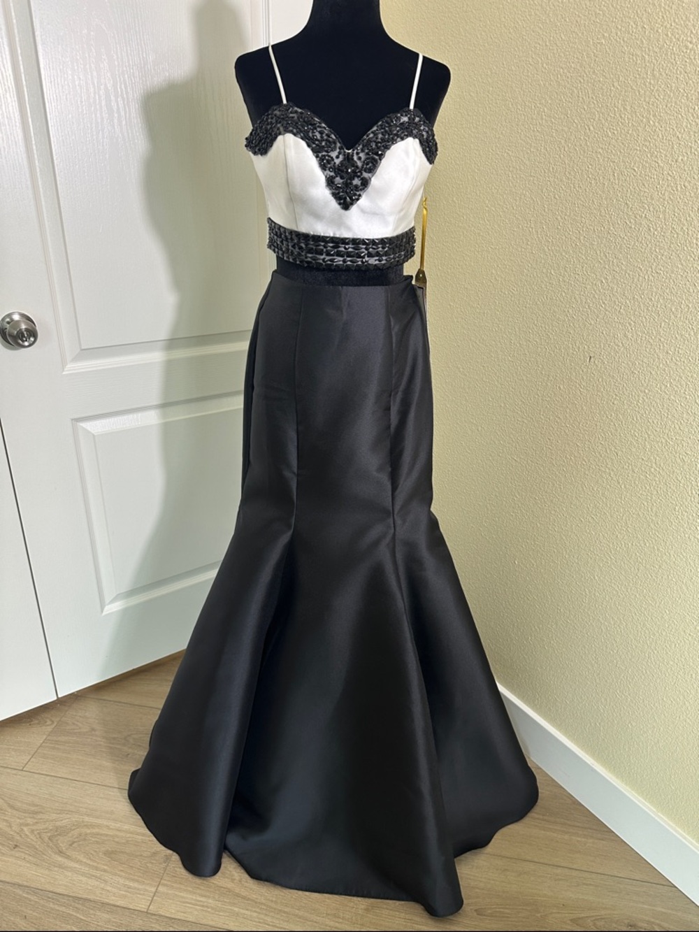 Elegant Black & White Beaded Mermaid Evening Dress. Say yes to the Prom. 3/4